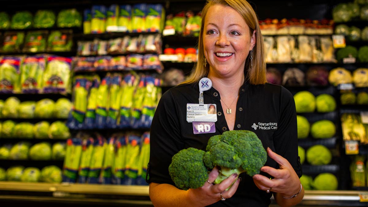 A clinical dietician at the grocery store